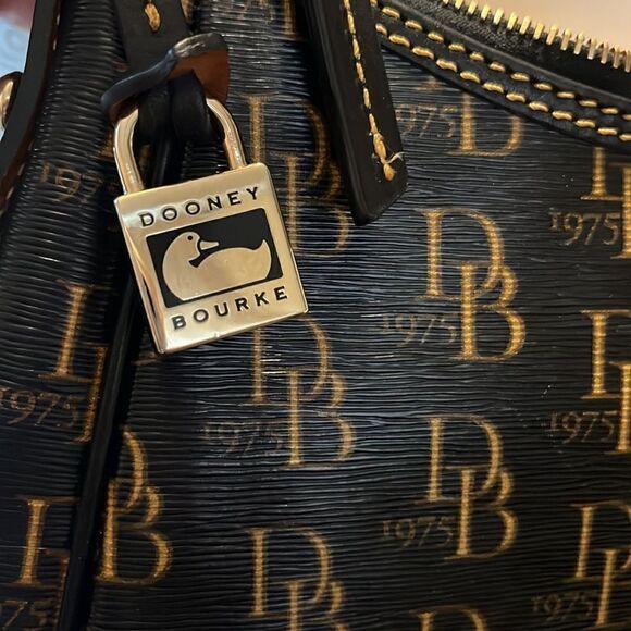 Vintage DOONEY BOURKE BAG HOBO IN LIKE NEW CONDITION - Picture 6 of 6